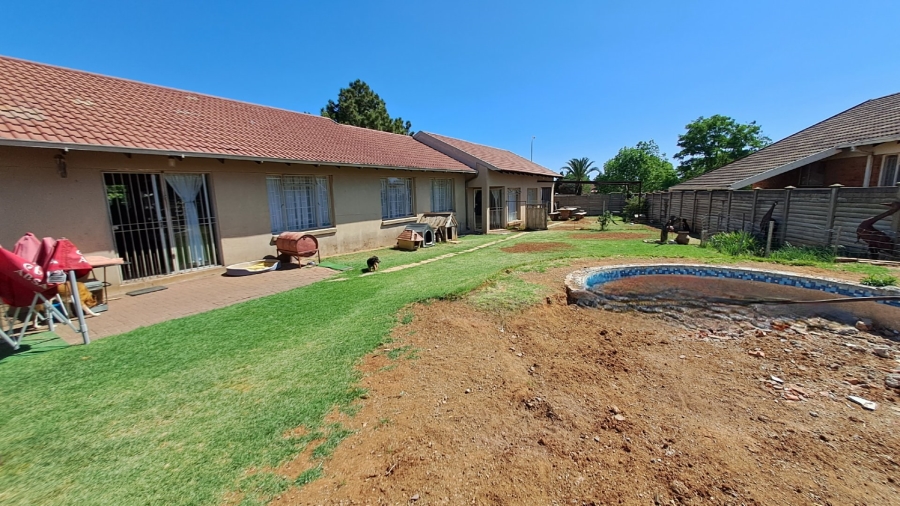 4 Bedroom Property for Sale in Uitsig Free State